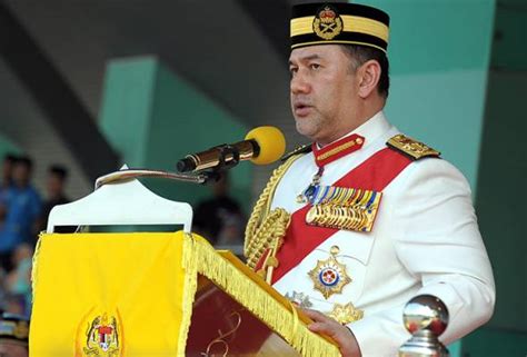 Malaysia's king, sultan muhammad v, has unexpectedly abdicated in an historic first. Sifat kepimpinan Sultan Muhammad V terserlah sejak di ...
