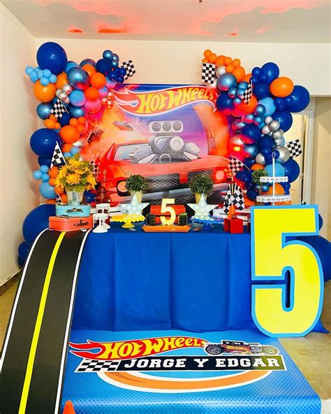 Balloons Backdrops And More On Instagram “🔥hot Wheels Twins Birthday🏎🏁 Decofest Hot Wheels