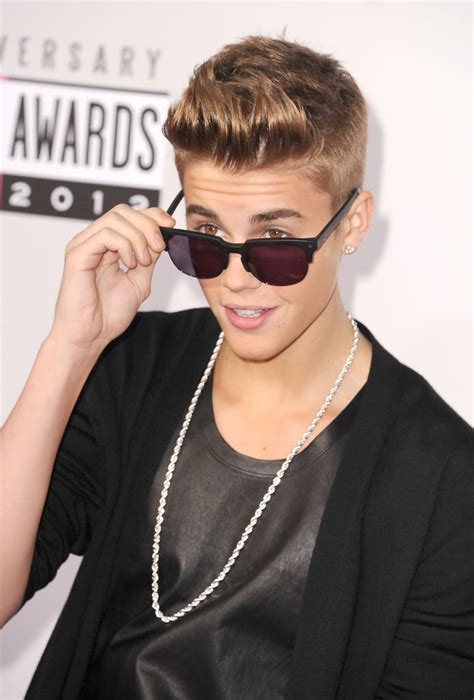 justin bieber wore sunglasses at the american music awards justin