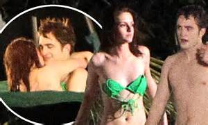 Robert Pattinson And Kristen Stewart Film Twilight