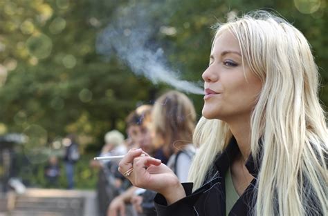 Study Shows Link Between Smoking And Chronic Pain In Women Uknow