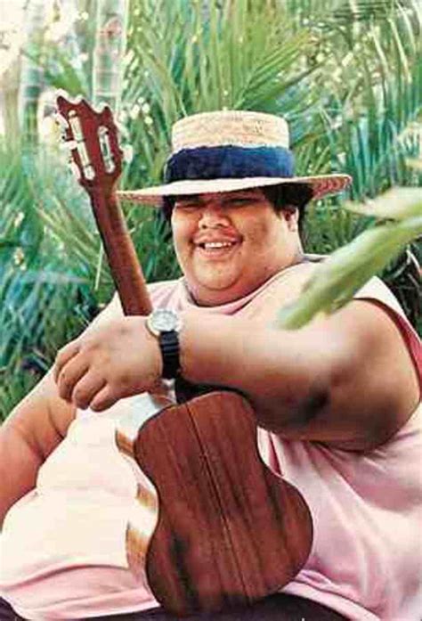 Hawaiili müzisyen israel kamakawiwoʻole 20 mayıs 1959 yılında dünyaya geldi. Israel Kamakawiwo'ole: The Hawaiian with the Golden Voice ...