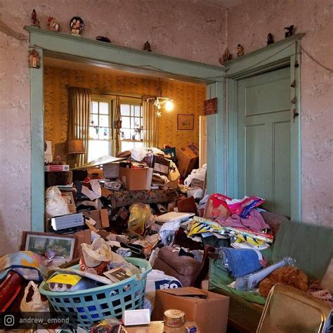 Oc A Look Inside The Hoarder Homes Of Toronto Canada