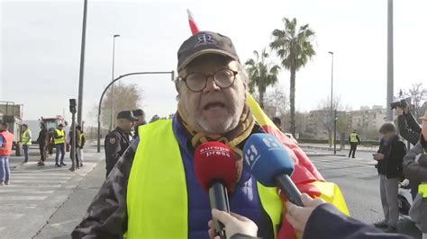 La Tractorada De Agricultores Provoca Cortes De Carreteras Y Atascos