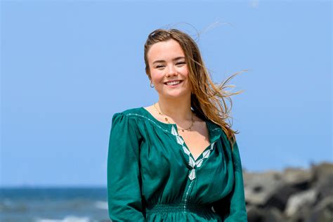 Prinses Ariane Straalt Bij Nieuwe School In Italië En Anouk Zoent Man