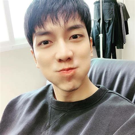 In a report of sports kunghyang on 24 may, it confirmed that the two celebrities are in a relationship since december 2020. Lee Seung Gi Summary | WoW!Korea