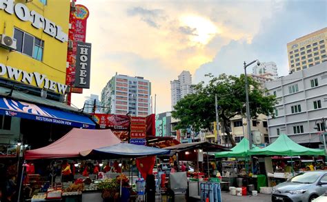 Situated in bukit bintang district, this place swells with. Jalan Alor Kuala Lumpur - OnYourPath.net - Reiseführer ...
