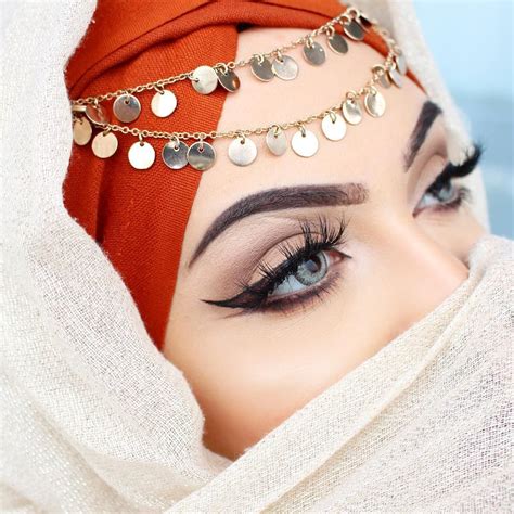 Beautiful Eyes With Hijab Ideias Para Maquilhagem Maquiagem árabe Mulheres árabes