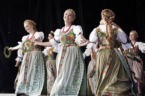 Folk Clothing Lamus Dworski Traditional Outfits Folk Dresses Folk Clothing