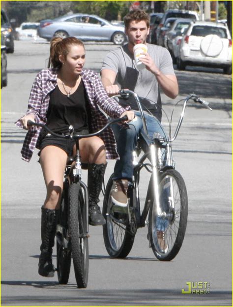 Miley Cyrus And Liam Hemsworth Tour Toluca Lake Photo 360926 Photo Gallery Just Jared Jr