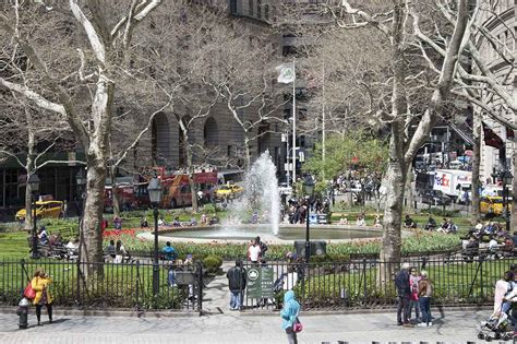 Bowling Green In Manhattans South Ferry The Oldest Public Park In Nyc