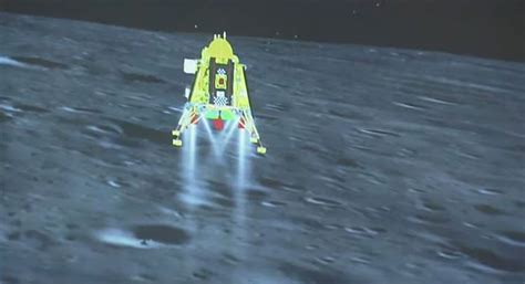 Índia realiza missão histórica e pousa foguete no lado escuro da Lua