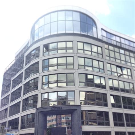 It is near the frankfurt central station and also within walking distance of the commerzbank tower, maintower and the cathedral museum. Roomers Hotel, Frankfurt - Thoroughly Modern Milly