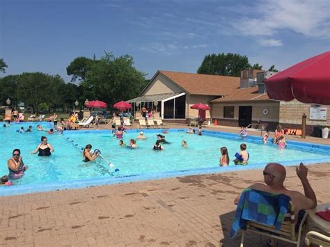 Sunset Lakes Resort In Hillsdale Illinois Is A Scenic Campground