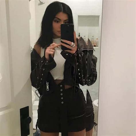 Kylie jacqueline masse (born january 18, 1996) is a canadian competition swimmer who specializes in the backstroke. Kylie Jenner s'affiche dans une belle robe de soirée sur ...