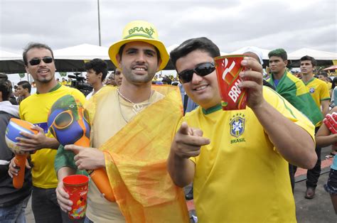 torcedores assistem ao jogo entre brasil e chile na fan fest em cuiabá fotos em mato grosso g1