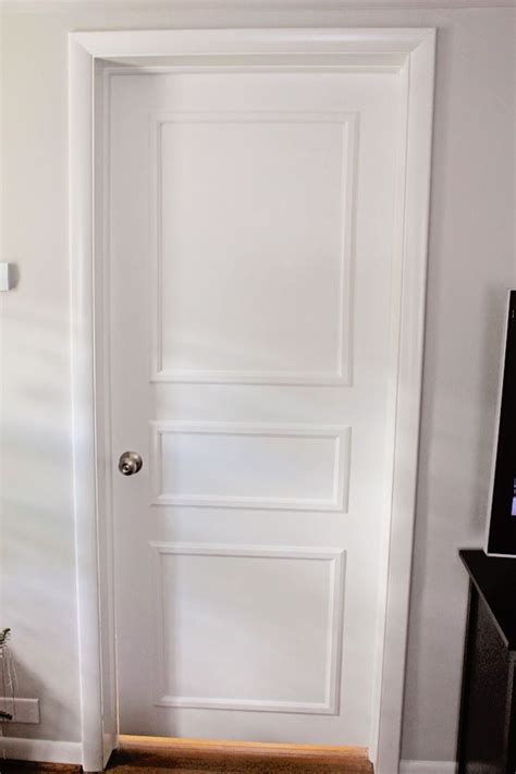 For those who are starting out in carpentry, door casing is the trim (generally, rectangular in shape) that surrounds the door frame. DIY Door Trim for Plain Doors | Vieilles maisons ...