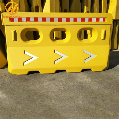1500800mm Red And White Water Filled Plastic Flood Barriers For Road