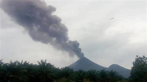 A Volcano Has Erupted In Papua New Guinea Forcing 5000 Residents To