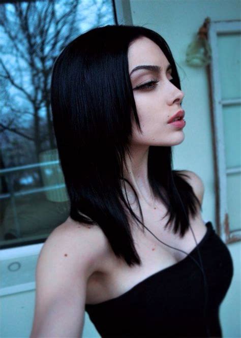 Pin By Day Z Flower On Black Hair Pale Skin Hair