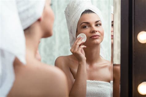 What Is The Best Way To Remove Makeup Effectively