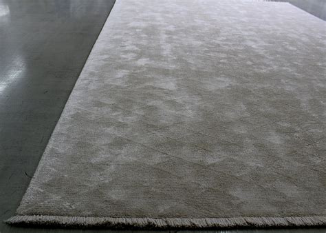 Die teppiche und läufer nach maß werten ihre wohnräume optisch auf und passen sich ganz ihren bedürfnissen an. Premium Teppiche nach Mass | Schweizer Manufaktur