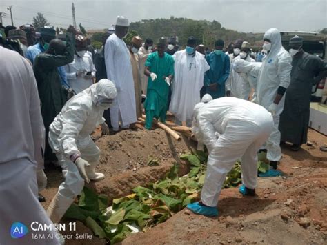 His statement confirms a sahara reporters' story that some top presidential aides were denied access into the villa after attending the burial of the president's late chief of staff, abba kyari. FG asked to quarantine all attendants of Abba Kyari burial