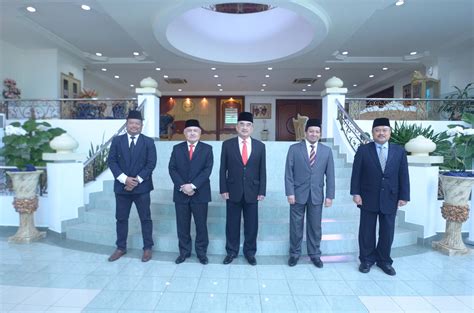 Tenaga nasional bhd (tnb) chief grid officer datuk ir husaini husin said the effort to expand the 132 kilovolt (kv) submarine cable is part of tnb's capital expenditure to strengthen the country's electricity infrastructure. Kunjungan Hormat CRO, Tenaga Nasional Berhad (TNB) - TYT ...