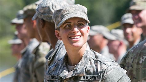 Armys First Female Infantry Officer Says Lowering Fitness Standards For Women Would Put