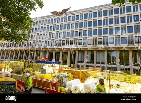 Old Vacated Us Embassy In Grosvenor Square London Embassy Of The United States In London Uk