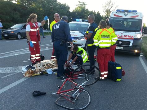 Scontro Tra Una Bici E Un Auto A Gossolengo Grave Una Ragazza