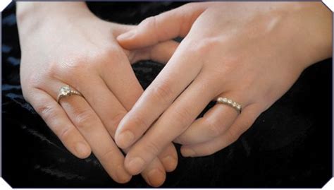 The practice of wearing rings on the left hand is rooted in superstition that says that there is a vein that goes from the i had thought the placement of the wedding band on the left finger was for practical reasons, not pagan. Why Wedding Rings Are Worn on the Fourth Finger of the ...