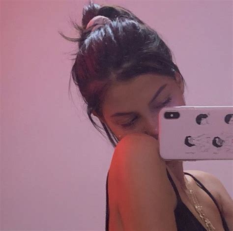 Me To Me 👩‍ ️‍💋‍👩 Insta Photo Ideas Selfie Poses Instagram Instagram Aesthetic