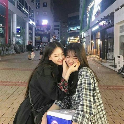 mode ulzzang ulzzang girl best friend goals best friend pictures lgbt you are my moon