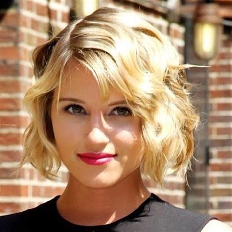 The Most Flattering Haircut For Short Wavy Hair To Add Volume Naturallycurly Com Short Wavy