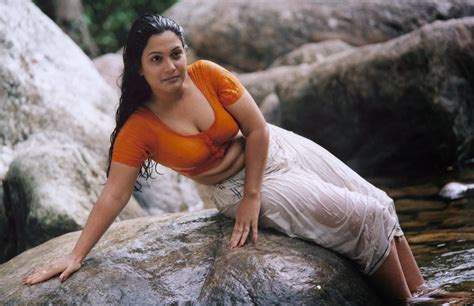 Indian Hot Actress Masala Actress Maria Hot Navel Show Photos