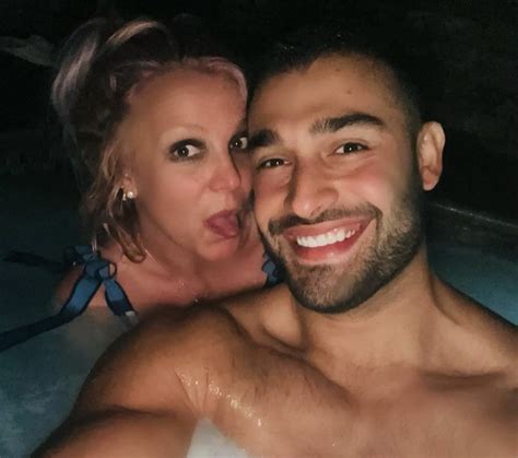britney spears shares photos from her holiday to hawaii with fiancé sam asghari goss ie