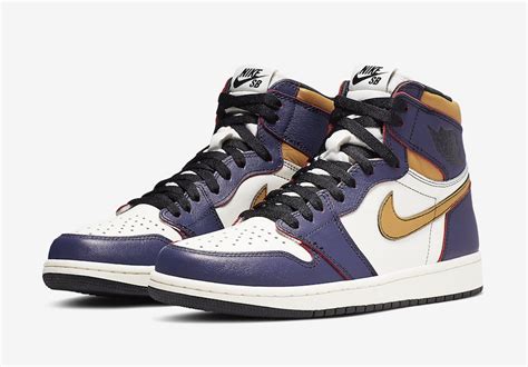 This air jordan 1 was originally spotted on the feet of nike sb team rider theotis beasley that comes in a los angeles lakers color scheme. Nike SB Air Jordan 1 LA Lakers Chicago CD6578-507 Release ...