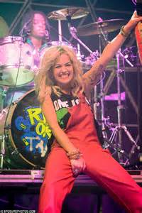 Rita Ora Grabs Her Crotch As Emeli Sandé Wows At V Festival Daily