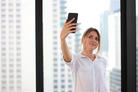 Selfie Headshot Take A Selfie So Profesh Itll Kickstart Your Career