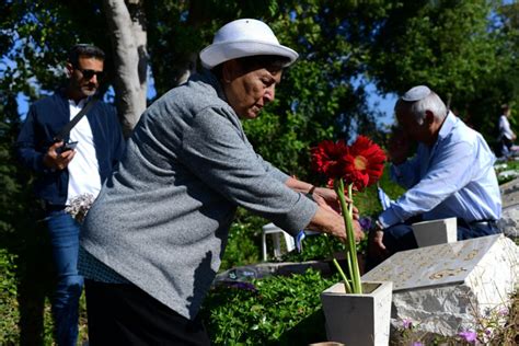 Memorial Day Israelis Head To Cemeteries To Remember Fallen Soldiers