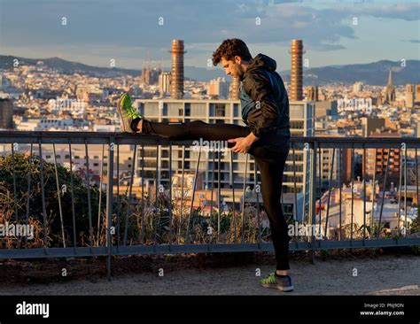 Urban Runner Stretches The Leg Stock Photo Alamy