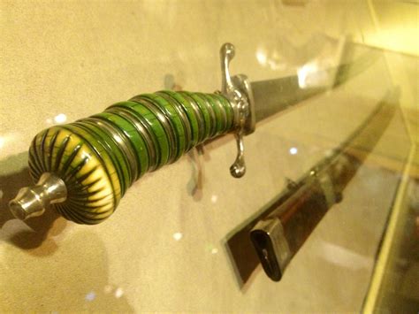 George Washington's sword. Truly amazing! George Washington, Swords