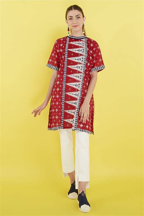 Kamu bisa memadupadankan beberapa jenis kain dengan. √ 30+ Desain Baju Batik Danar Hadi & Harga Online Terbaru 2020