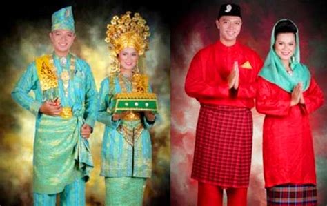 Untuk mengetahui lebih banyak mengenai kesenian dan kebudayaan masyarakat riau baca juga daftar tarian tradisional daerah riau. 32 Model Terkini Gambar Baju Adat Riau