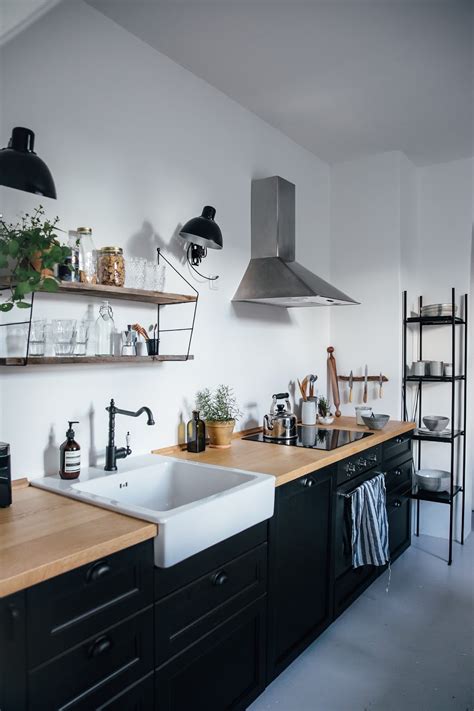 Hola,si teneis una cocina del ikea o conoceis a alguien ¿ podíais darme vuestra opinión de qué tal es ? Kitchen of the Week: A DIY Ikea Country Kitchen for Two ...