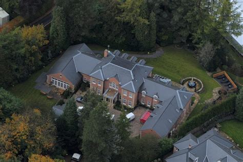 FIFA 2018: Wayne Rooney takes us inside his $26 million England home