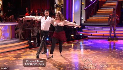 Dancing With The Stars Kelly Monacos Sizzling Chemistry With Valentin