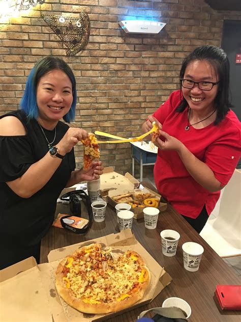 Our base pizza cheese is actually a mixture of mozzarella and provolone. Yummy Domino's Cheddar #CheeseTarikChallenge Happening ...