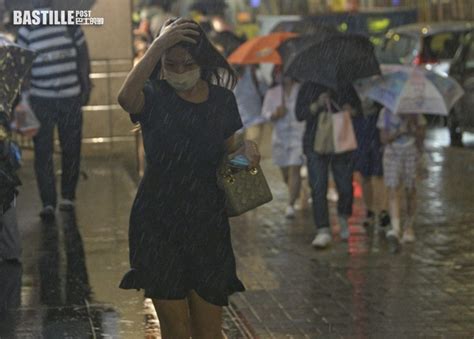 天文台一度發出黃雨警告 生效約一小時 錢財事